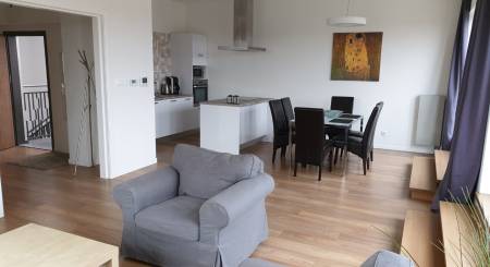 ZU VERMIETEN - 3-Zimmer-Wohnung im Stadtzentrum mit Terrasse - Nitra ZU VERMIETEN - 3-Zimmer-Wohnung im Stadtzentrum mit Terrasse - Nitra