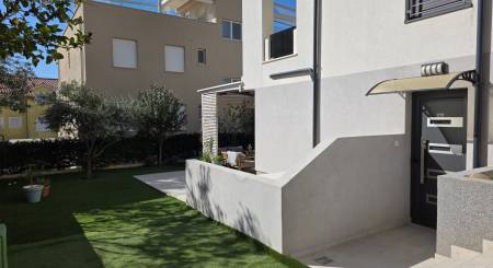 KROATIEN – Schöne 4-Zimmer-Wohnung mit großem Garten – VODICE KROATIEN – Schöne 4-Zimmer-Wohnung mit großem Garten – VODICE