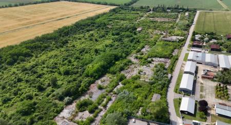 Grund mit Fläche 120.000 m2 und mehr -10 km vom Nitra, 20 km vom Šuran Grund mit Fläche 120.000 m2 und mehr -10 km vom Nitra, 20 km vom Šuran