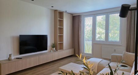 ZU VERMIETEN - Moderne, komplett renovierte Wohnung - NITRA, Zentrum ZU VERMIETEN - Moderne, komplett renovierte Wohnung - NITRA, Zentrum