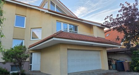 ZU VERKAUFEN – Architektonisch ungewöhnliches Familienhaus – Nitra ZU VERKAUFEN – Architektonisch ungewöhnliches Familienhaus – Nitra