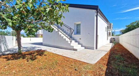 KROATIEN - Möbliertes Haus mit zwei Apartments - VIR, Zadar KROATIEN - Möbliertes Haus mit zwei Apartments - VIR, Zadar